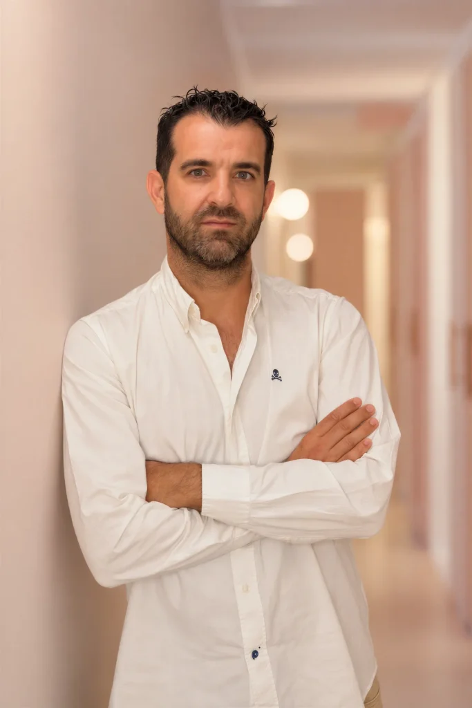Dr. Javier Hernández, jefe del equipo de anestesia y reanimación