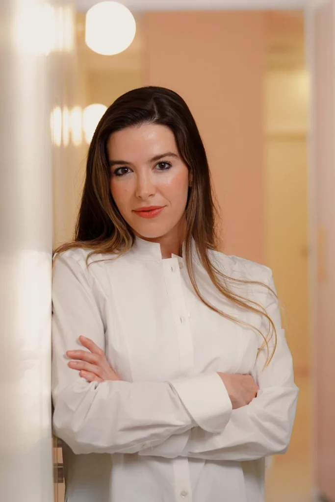 Dra. Asia Torres, cirujana plástica y médico estética, en su clínica de Valencia
